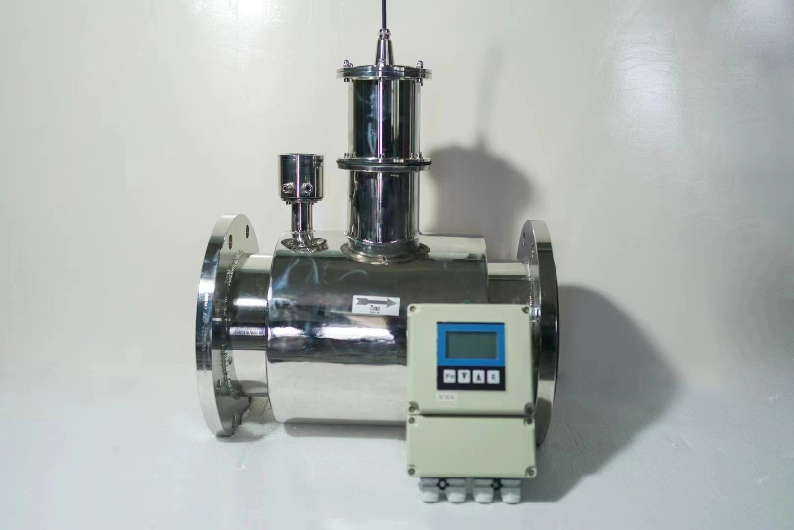 非滿管電磁流量計(jì)能滿足市政排放清水、污水流 量的需求